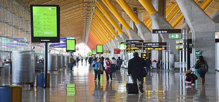 Europa aplaza un año más el certificado COVID-19 para viajar sin restricciones