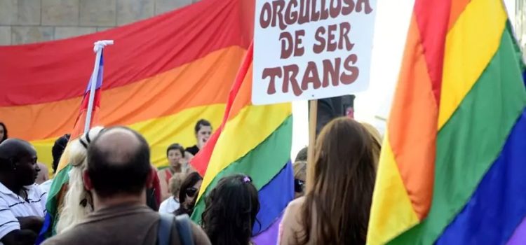 Controversia en Perú: identidad «trans» clasificada como enfermedad mental