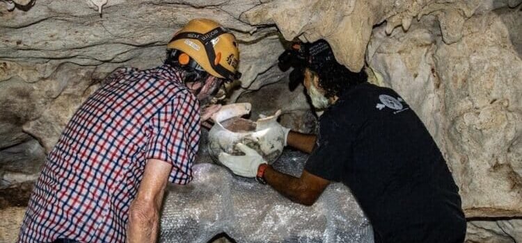INAH recupera una olla prehispánica en cueva del sistema Garra de Jaguar en QRoo