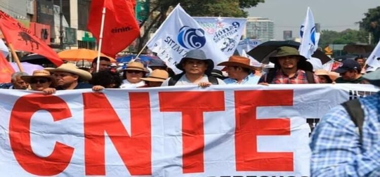 Los docentes del Coordinadora Nacional de Trabajadores de la Educación respaldan paro nacional en San Luis Potosí
