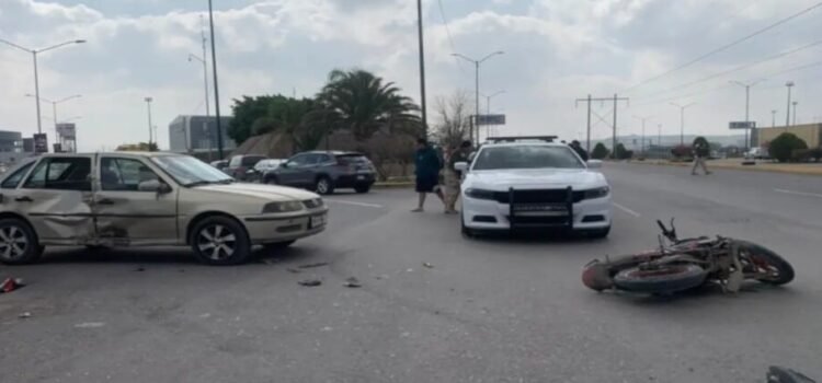 Un motociclista resultó lesionado en un choque frente a la Fenapo