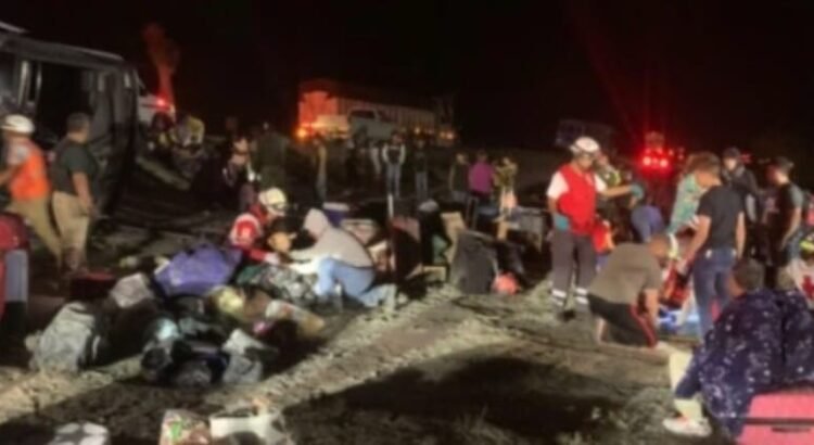 Una volcadura deja al menos dos fallecidos en San Luis Potosí