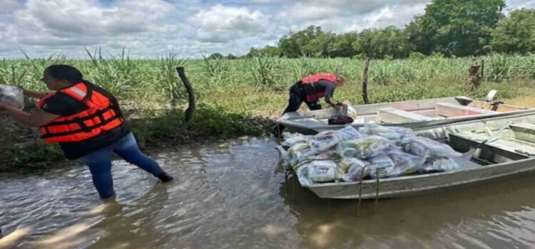 ​El gobierno del estado de San Luis Potosí entrega los apoyos a las familias de la Huasteca