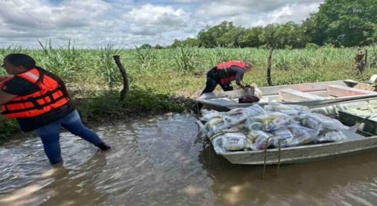 ​El gobierno del estado de San Luis Potosí entrega los apoyos a las familias de la Huasteca