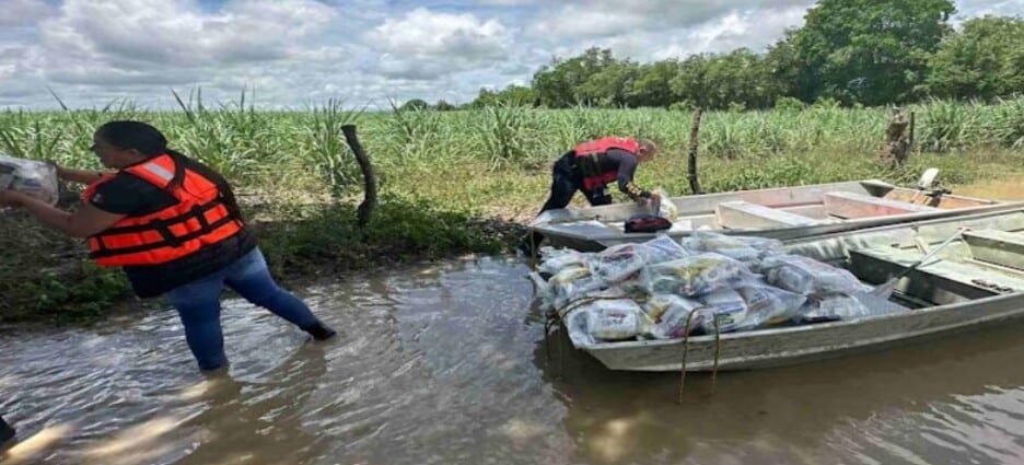 ​El gobierno del estado de San Luis Potosí entrega los apoyos a las familias de la Huasteca