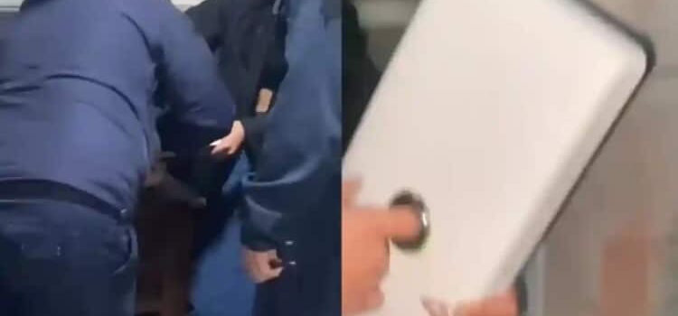 Llegó a urgencias con el dedo atrapado en la tapa de un inodoro Llegó a urgencias con el dedo atrapado en la tapa de un inodoro