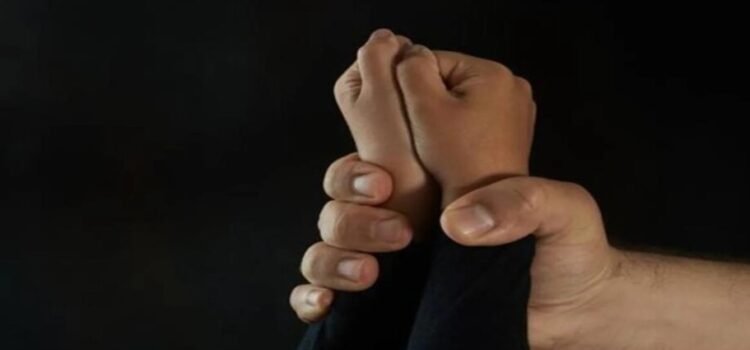 Es detenido un sujeto por violación agravada contra menor en centro educativo
