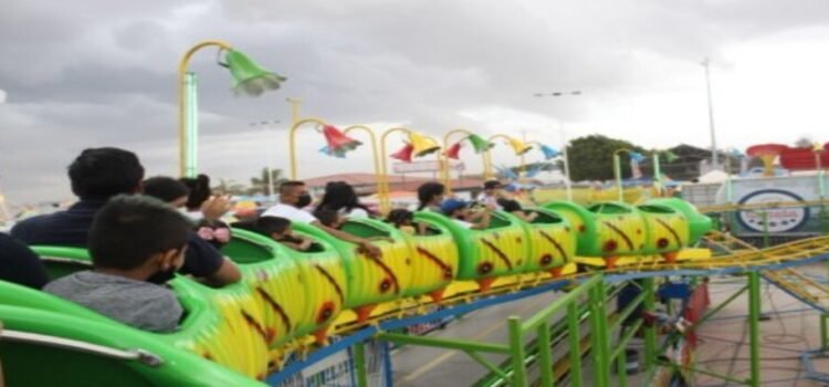 A causa de las lluvias suspenden juegos mecánicos en la Fenapo