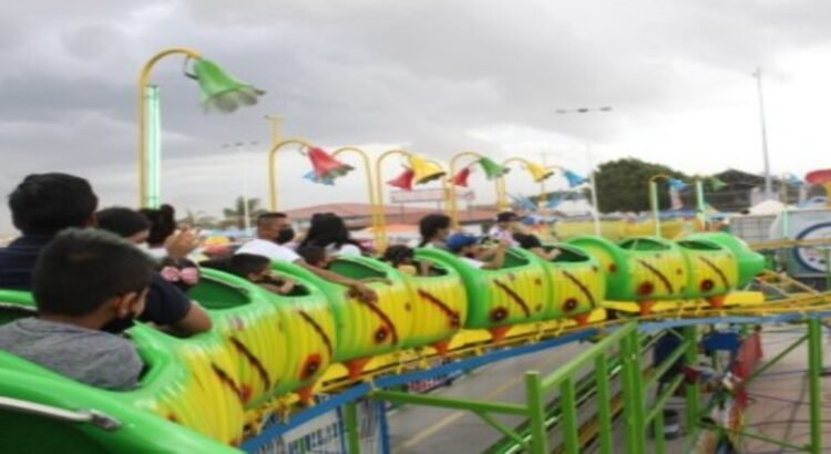 A causa de las lluvias suspenden juegos mecánicos en la Fenapo