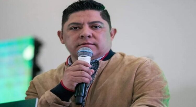 El gobernador Ricardo Gallardo anuncia “megapuente patrio” en escuelas de San Luis Potosí