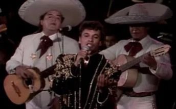 El Zócalo capitalino revivirá el primer concierto de Juan Gabriel en Bellas Artes