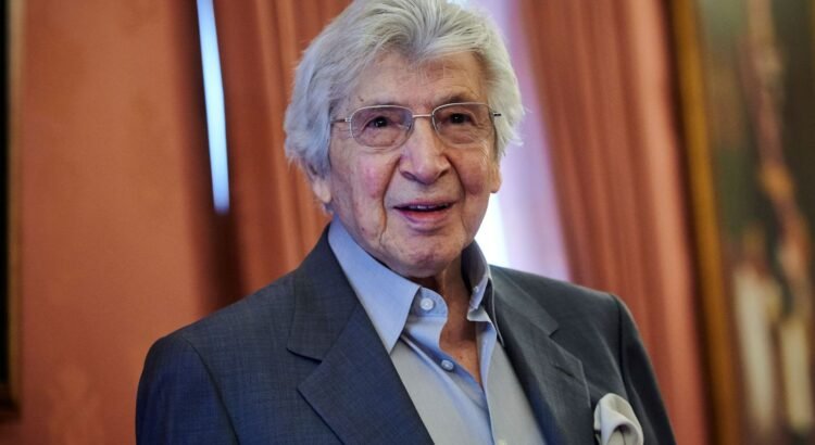 Manuel Alejandro regresa a México con un recital íntimo que repasa su vida y obra Manuel Alejandro regresa a México con un recital íntimo que repasa su vida y obra