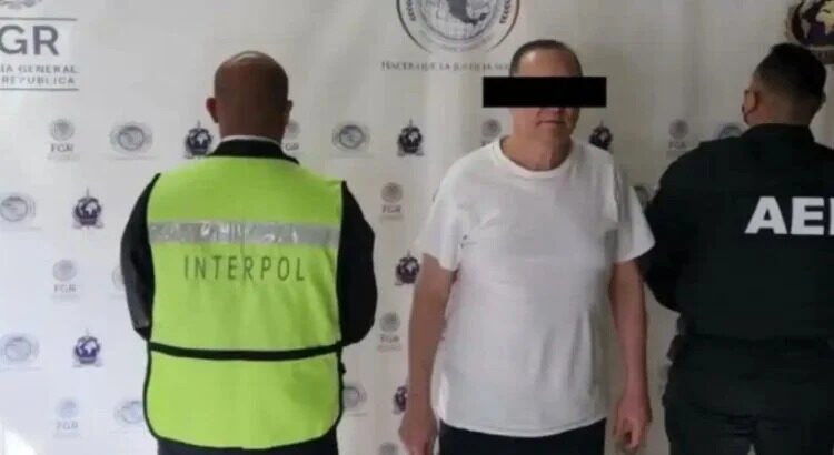 Detienen al exgobernador de Chihuahua Detienen al exgobernador de Chihuahua