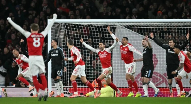 Arsenal cierra el año en el liderato de la Premier League