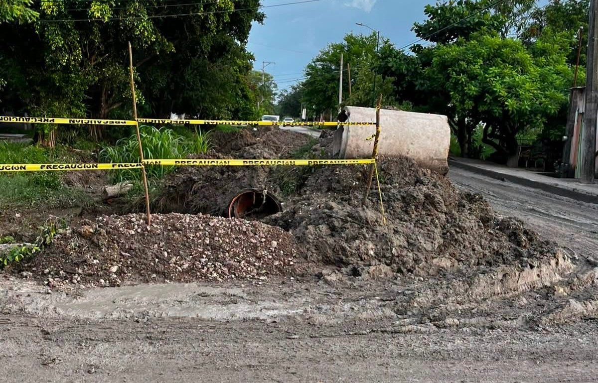 Habitantes alertan por obra inconclusa y riesgo en puente de arroyo