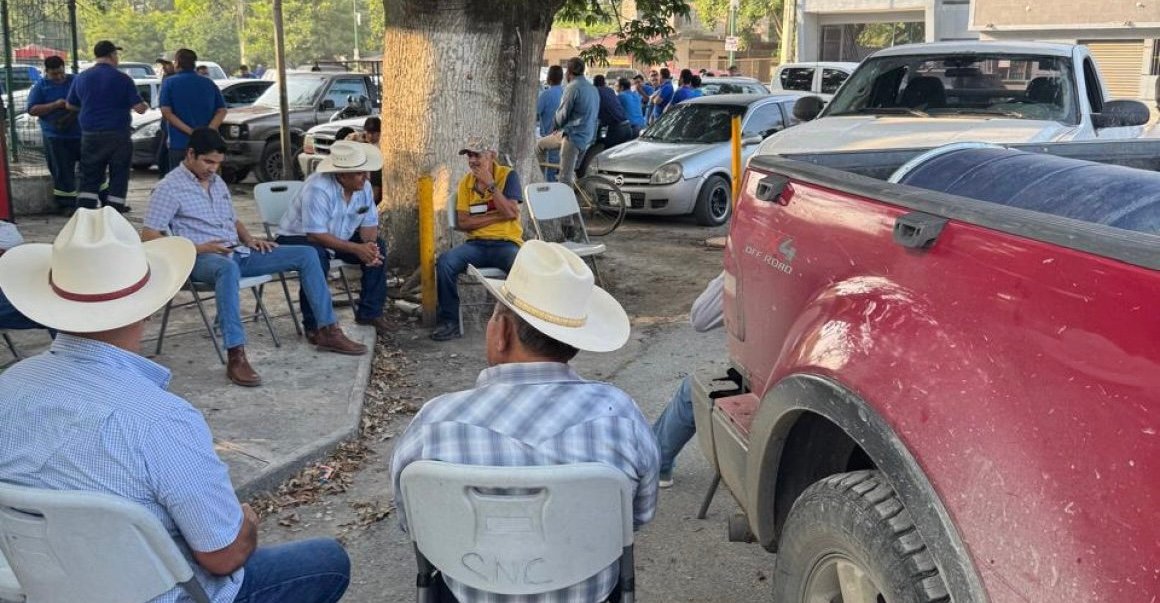 Cañeros continúan bloqueo en Ingenio Plan de Ayala hasta recibir pagos pendientes